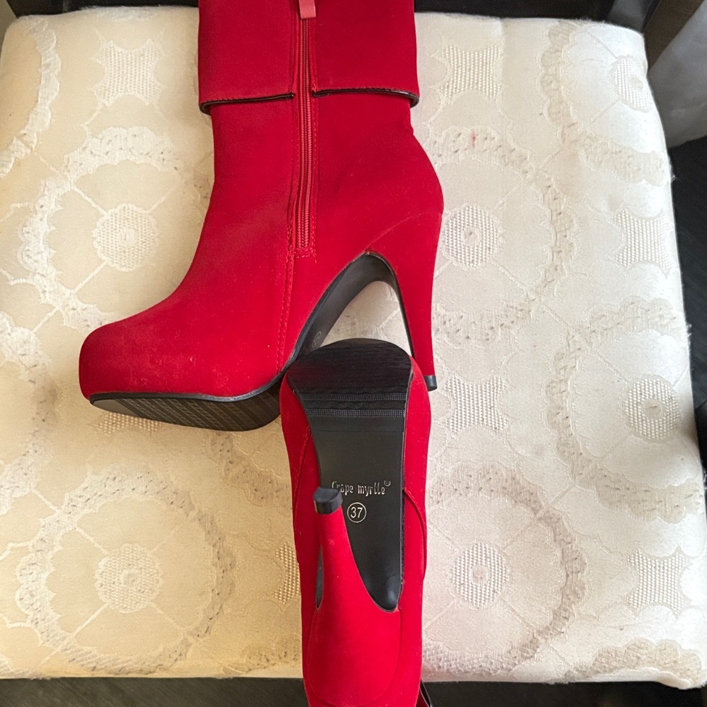 NWOT Chic Red Ankle Booties - Picture 4 of 7